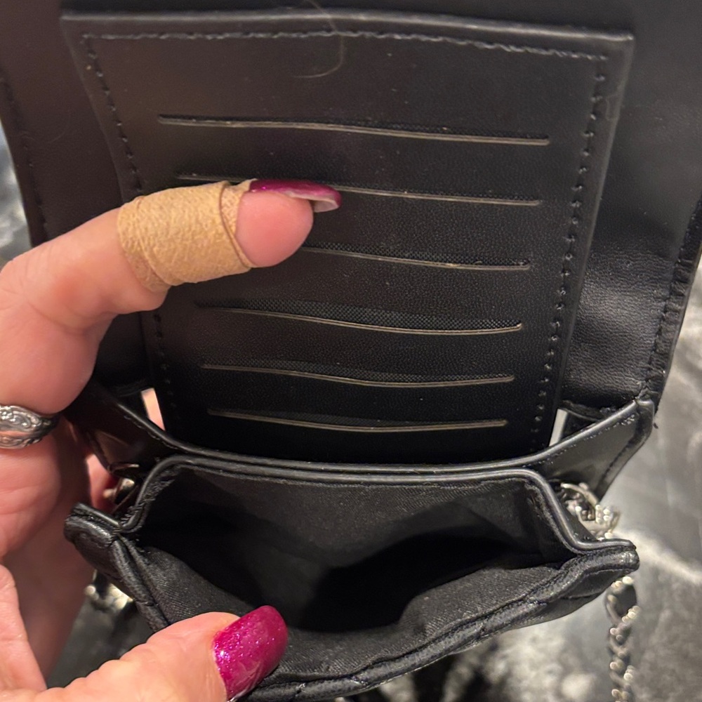 Badgley Mischka Black Quilted Crossbody Bag - Picture 2 of 2
